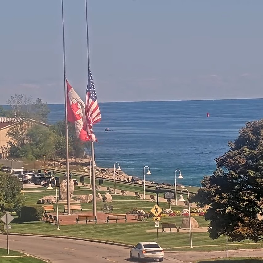 akim_eckert's tweet photo. @deAdder Northern border between Port Huron, Michigan and Point Edward/Sarnia, Ontario, Canada.
#MourningTogether #Remember911 #FriendsForever https://t.co/9vGyXAX9sZ