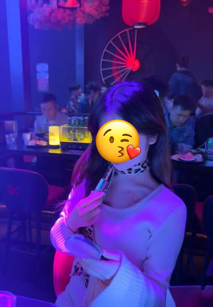 Mimip8p's tweet photo. 周末就应该花着舔狗的钱去酒吧消费吧～哦，傻逼连舔狗都不如，你是白给🖤，门槛吐出来，傻逼，然后说谢谢。
 #ATM #上贡 #贡奴 #贱畜 #贱狗 #贡狗 #男m #黑心压榨 #报销 https://t.co/jMSbrkELSV