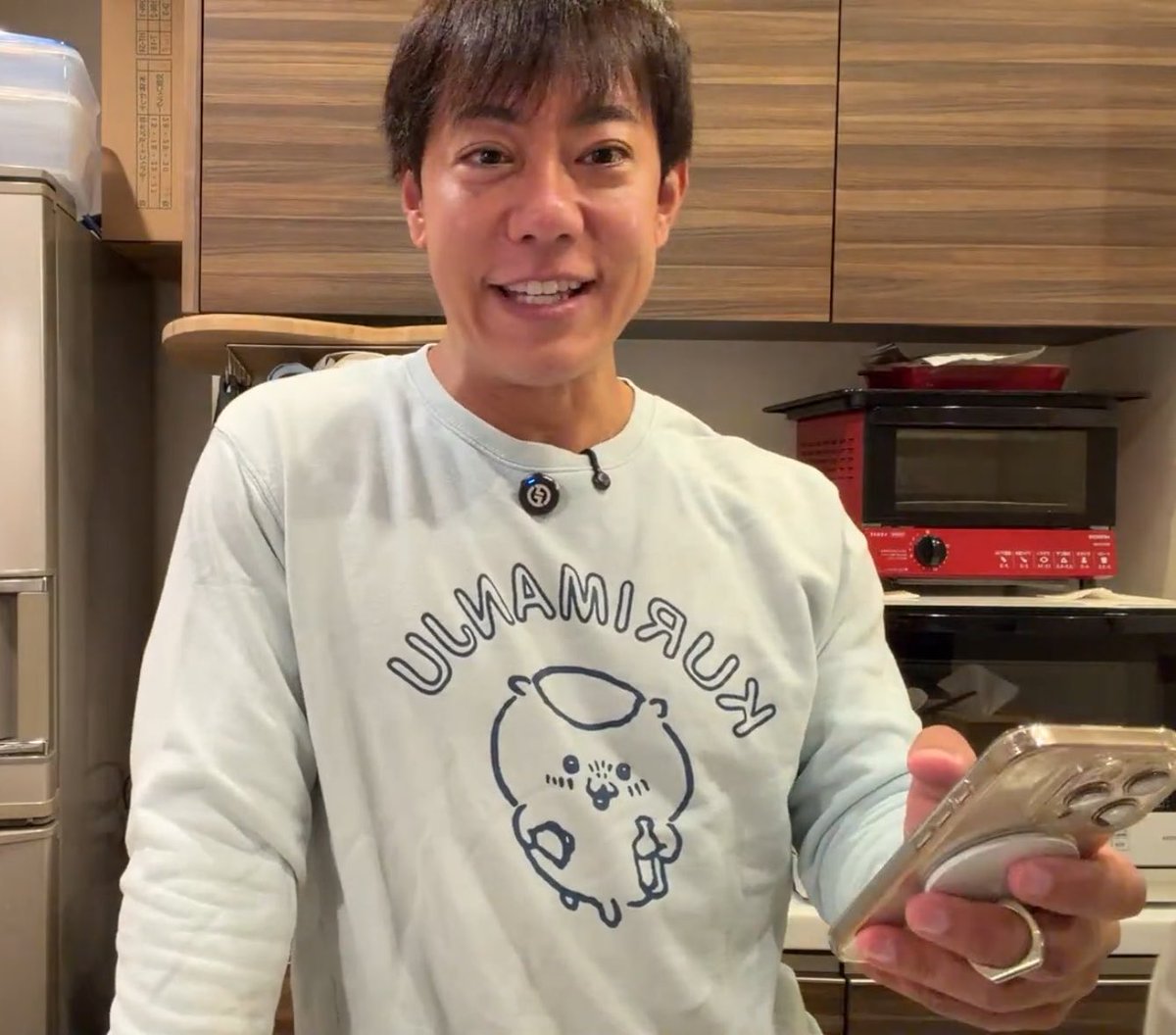 D7QxX48j7g2ivKx's tweet photo. 堀大輔
24時間ライブスタート時と
現在（3日経過）の比較

肌のテカリ具合、ハゲ具合に変化あり。

光の当たり具合かもしれんが、目の周りのクマも悪化してそう。

テンションが明らかに下がってます。
ヒップホップからバラードへ〜

なんか清水アキラに似てきたかな。

#堀大輔
#24時間ライブ https://t.co/FYJbYzau0C