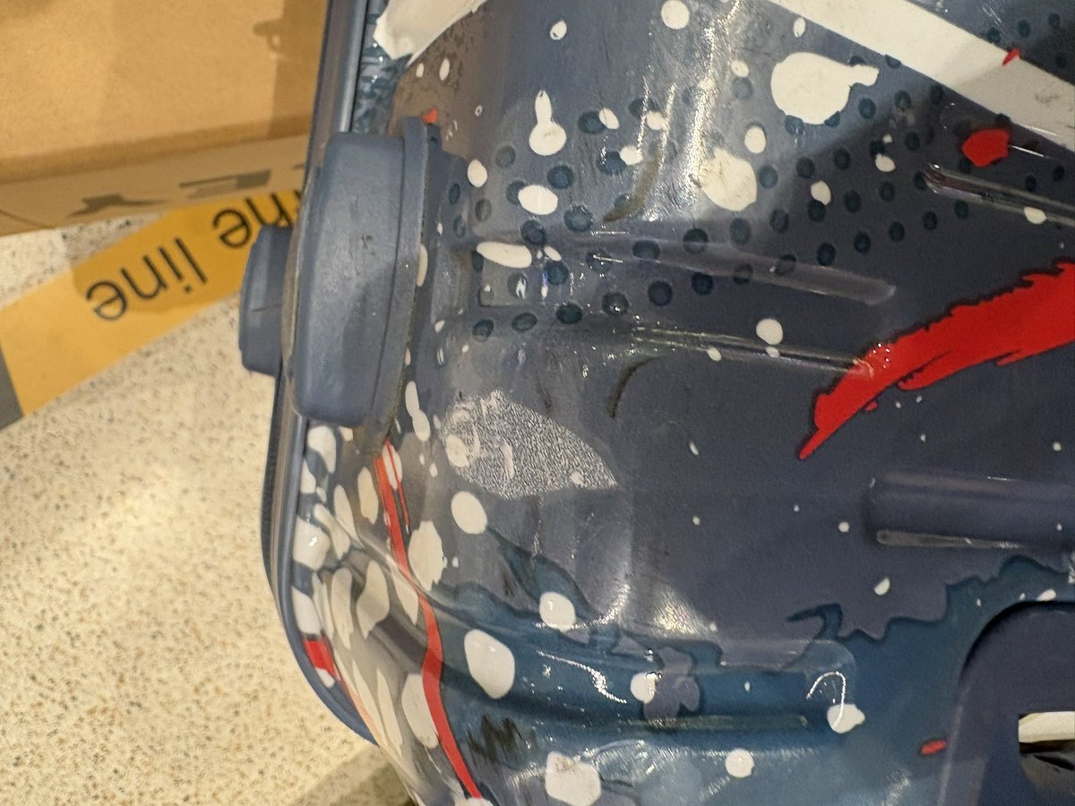 Santosh60557282's tweet photo. @IndiGo6E 
@AAI_Official 
JBBW9G

BAG IS DAMAGED AND indigo staff is saying nothing can’t be done as it doesn’t comes under norms.

They denied and said it is against norms.
Mr Shubham
M/s Priya https://t.co/EENtib4wAX