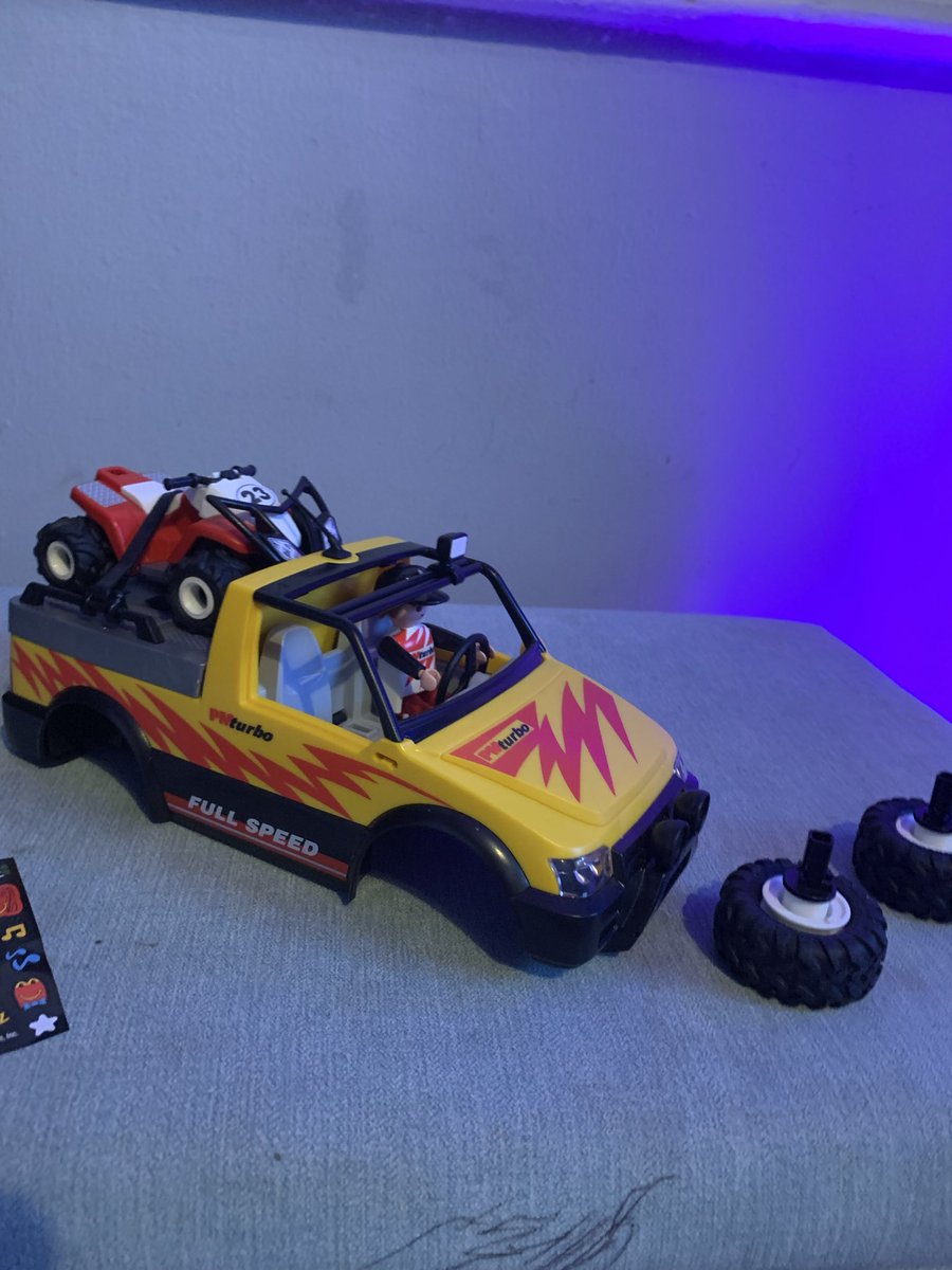ehineee's tweet photo. @PlaymobilUK … gutted sealed box, we’re missing the main part to hold the wheels on the truck. One unhappy 7 year old! https://t.co/uGumedAKMi