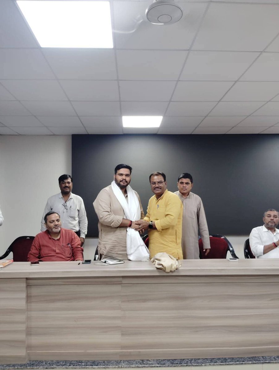 Rahulbjp231's tweet photo. भाजपा पूर्वांचल मोर्चा (जिला नजफगढ़) की बैठक को संबोधित किया। भाजपा जिलाध्यक्ष श्री मुकेश मिश्रा जी एवं मोर्चा अध्यक्ष श्री संजय झा जी की उपस्थिति में मोर्चा के गठन एवं संगठन के विस्तार पर चर्चा हुई । https://t.co/7VWzRQUike