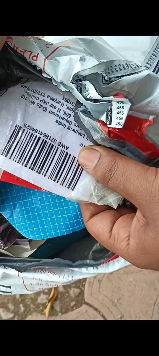 Arjun6790's tweet photo. @ShiprocketIndia Complaint repeatedly closed without resolution. Shipment was properly packed but RTO’d torn/opened and damaged. RTO fees charged, freight refund pending after 48+ hours. Photos/video provided. Investigate. AWB 371864164529 | Ticket 7668675 https://t.co/HgbfaHM1aX