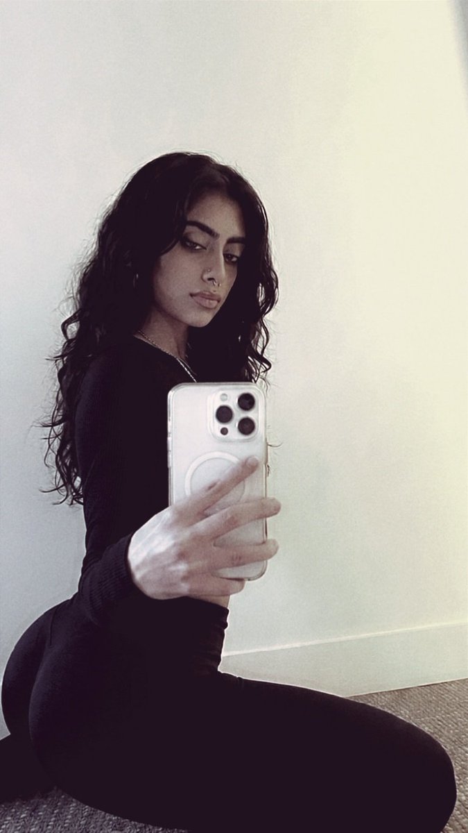 hana_brat's tweet photo. black men get love, white men get my farts to sniff and thank me like I just gave them a future. https://t.co/E5BAShtnqM