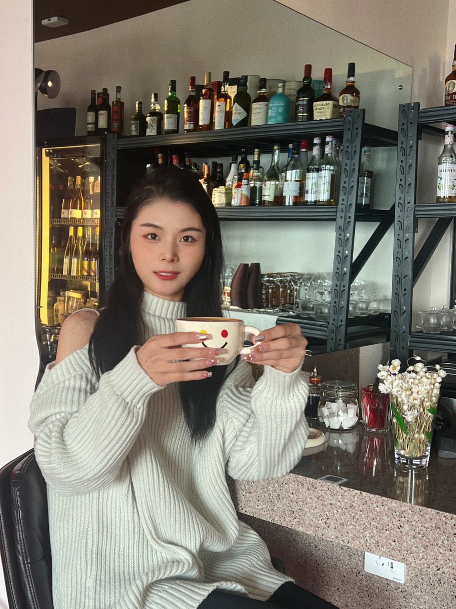 gngren's tweet photo. Just made a quick coffee run with my neighbor—small chats turned a rough workday around, love these little neighborhood moments.， https://t.co/1YCIaMaZab