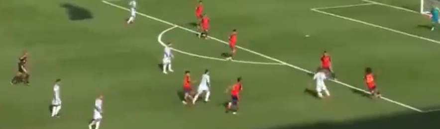 MRobotred's tweet photo. @BarcaArgento__ Por eso solo hay un Messi la toma de desiciones y estudio de las posiciones en milisegundos lo hacen unico, Alvarez nunca levanta la cabeza por eso no ve a Messi y hace 4 toques un giro que le toman 2 segundos algo que Messi hubiera hecho en 1 o 2 toques y 1 segundo https://t.co/hKZXC6fjRj