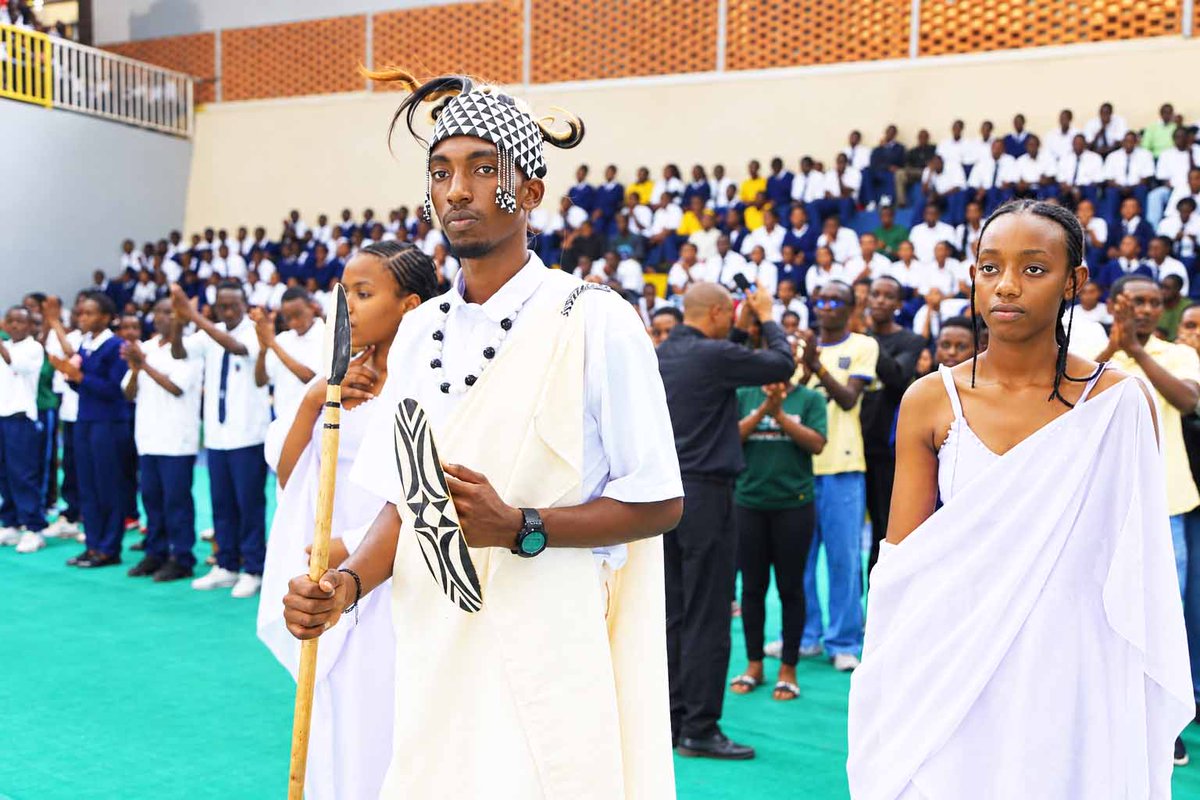EcoleSSJT's tweet photo. Uyu munsi, @EcoleSSJT Ecole Secondaire Saint Joseph le Travailleur - ESSJT  yakiriye ku mugaragaro abanyeshuri bashya, binjizwa mu Itorero nk’Intore “Inkomezabigwi”. Ni igikorwa kigamije kubatoza ikinyabupfura, gukunda igihugu, ubwitange, ubufatanye no kugira inshingano. https://t.co/G3uLA897EV