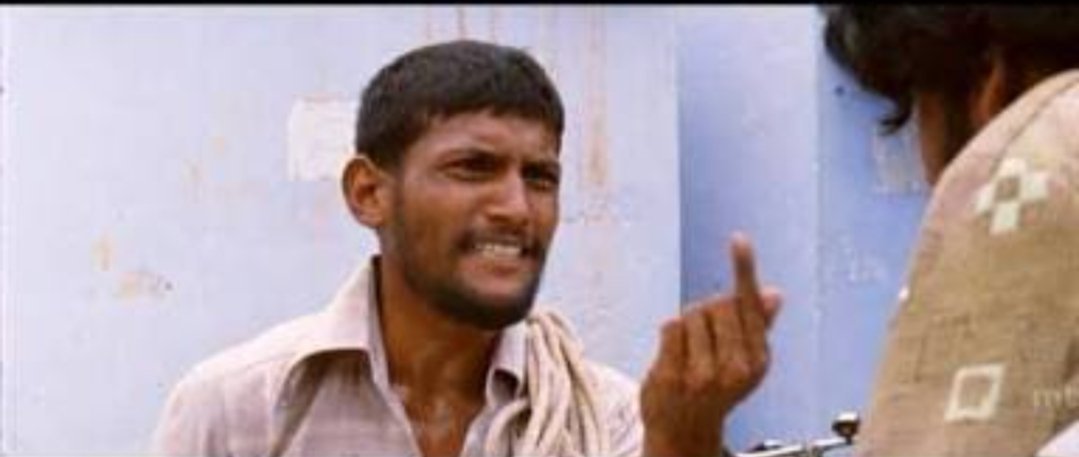 tis_Pops's tweet photo. இன்னைக்கு "நாங்க friends"னு காட்டிக்க ஒரு drama பண்றீங்களே... கடந்த 20 வருசமா விஜயா-அஜித்தா'னு ஆன்லைன்'லயும், தியேட்டர் வாசல்'லயும் உங்களுக்காக நாய் மாதிரி சண்ட போட்டுக்கிட்டு,அடிதடி,போலீஸ் கேசுனு இருந்தானுங்களே உங்க ரசிகர்கள்??? அப்போ ரெண்டு பேரும் சேர்ந்து ஒன்னா "நாங்க ரெண்டு பேரும் நண்பர்கள் தான்" நீங்க அடிச்சுக்காதீங்கனு ஒரே ஒரு அறிக்கையாச்சும் குடுத்திருப்பீங்களாயா? .