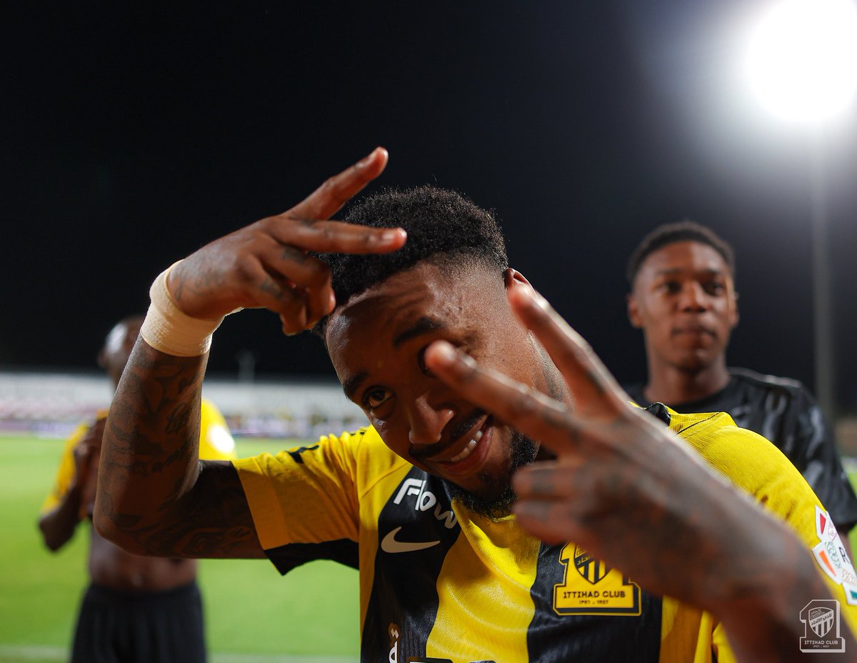 ittihad's tweet photo. 📸| دامـت لياليك يا كـبير البـلد 💛🖤
#الاتحاد_الفيصلي https://t.co/MHbfxizVRq
