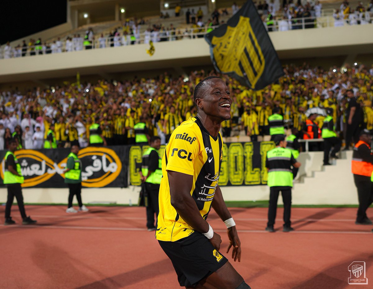 ittihad's tweet photo. 📸| دامـت لياليك يا كـبير البـلد 💛🖤
#الاتحاد_الفيصلي https://t.co/MHbfxizVRq