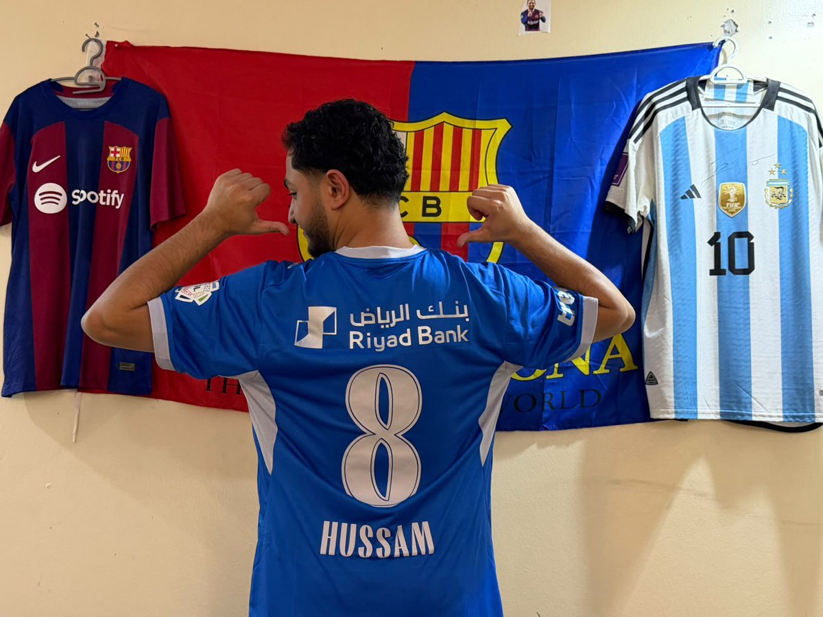 hosm_10's tweet photo. أصدقائي جماهير الأهلي 
حبيت اقول لكم اني كنت سعيد لاني عشت معكم سنة جميلة تحققت فيها النخبة
بس بصراحة أنا أميل للهلال وماقدرت في البداية أصارح من حولي
بس مع الوقت عرفت إني لازم أعلن عشقي لكبير الرياض #الهلال
ويا هلال عزك عزنا💙 https://t.co/3GAjcm7Xbd