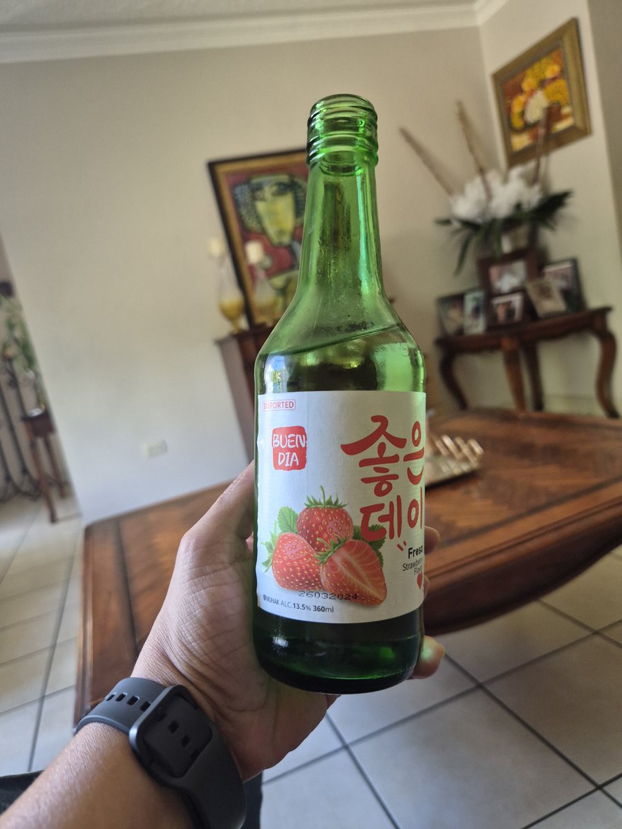 olimpisima's tweet photo. Los Coreanos ... si saben , viernes de relax #Soju https://t.co/LmFHbou2Cr