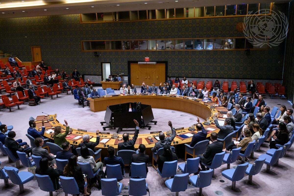 SudanTribune_EN's tweet photo. The UN Security Council has approved a short-term technical extension of the Darfur sanctions regime and expert panel mandate through Resolution 2828.  
The move comes amid sharp divisions, with the U.S. pushing to expand the arms embargo across all of Sudan, while Sudan, Russia, and China warn against broadening restrictions.
https://t.co/ZwzmrprCof 

#Sudan #UNSC #DarfurArmsEmbargo