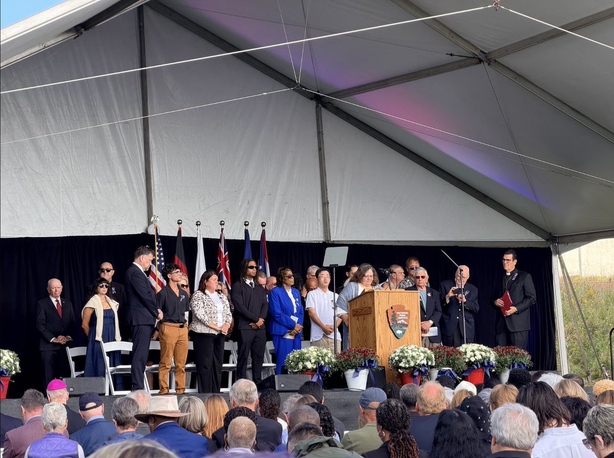APFAunity's tweet photo. Shanksville, PA: United Flight 93 Remembrance with @AlliedPilots, @afa_cwa, @ALPAPilots. #NeverForget https://t.co/XM5HJG3YjH
