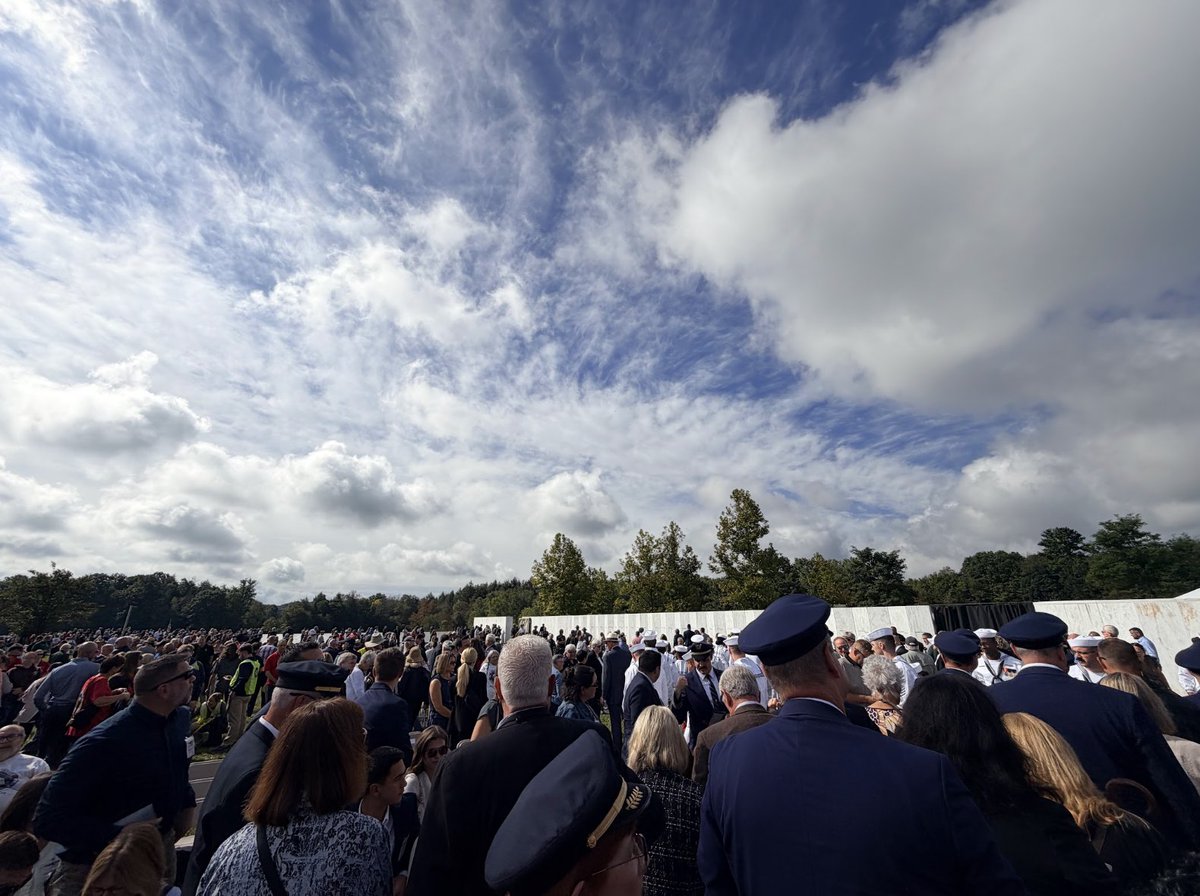 APFAunity's tweet photo. Shanksville, PA: United Flight 93 Remembrance with @AlliedPilots, @afa_cwa, @ALPAPilots. #NeverForget https://t.co/XM5HJG3YjH