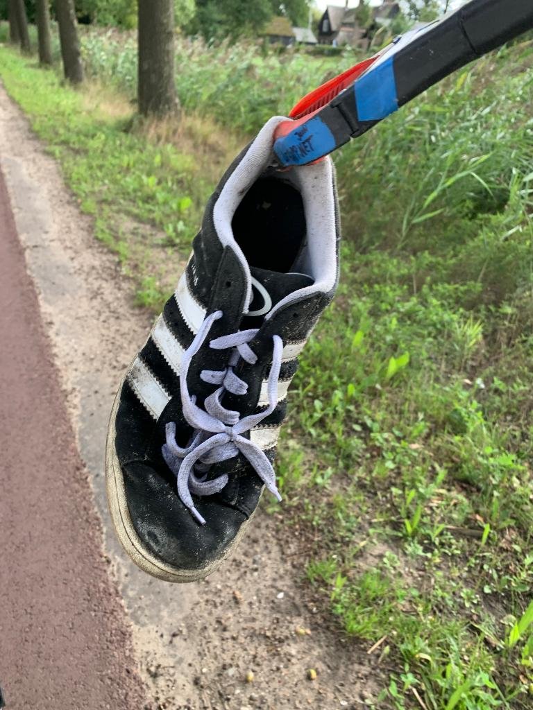 LitterApp_NET's tweet photo. @abandonedshoes Maybe he is on his way to find another single... https://t.co/c04epFlSVG