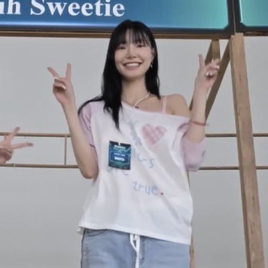 ajjjtlz's tweet photo. she just looks so happy 🥺🥺 i can’t wait till i get mine also because i genuinely cannot hear for shit LMAOOO https://t.co/kGn5eNDG8u