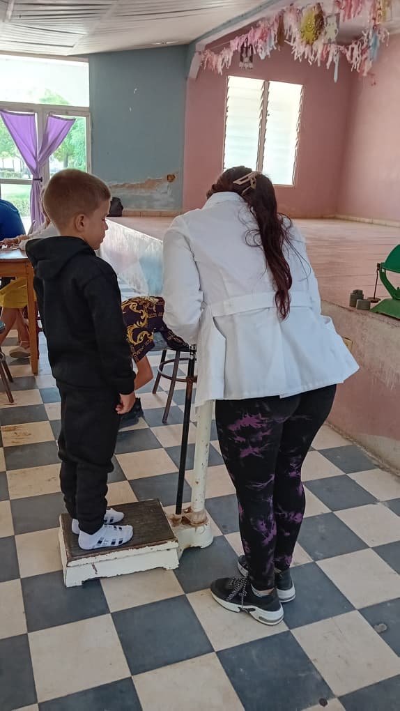 IrinaMirka1816's tweet photo. Intervención compleja del PAMI a niños con Enfermedades crónicas de la infancia en el Consejo Popular de Uñas. Velasco.
Agradecer al compañero Castillo presidente del consejo por su apoyo.
#CubaPorLaVida 
#CubaEsSalud
#PorLosNiñosTodo https://t.co/nZO9BfFuBW