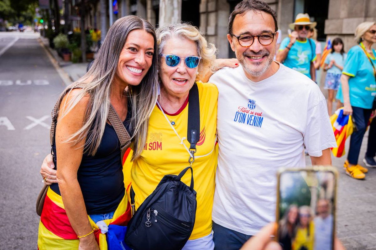 JuntsXCat's tweet photo. 💛 BARCELONA
Un any més, els carrers de Barcelona s’omplen per la Diada.

#11S2026 #Diada2026 https://t.co/ZUA3HPiGMK
