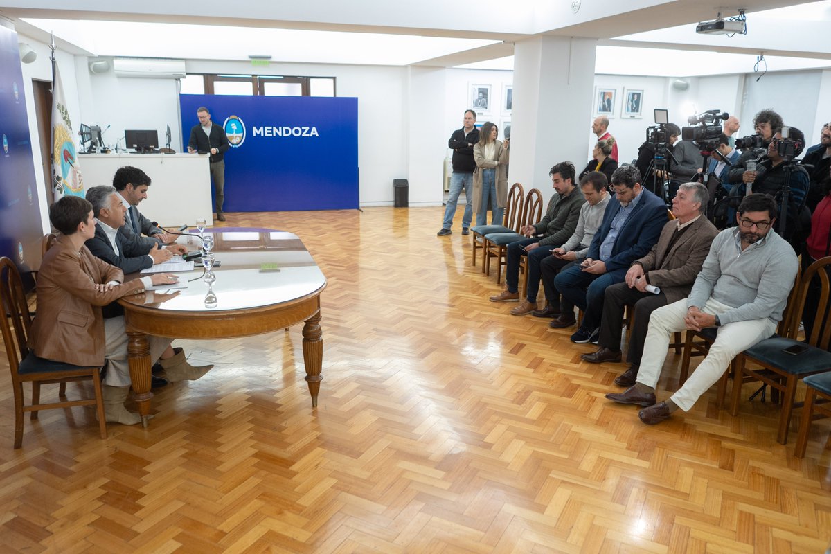 NatalioMema's tweet photo. El 100% de las regalías hidroeléctricas de Los Nihuiles vuelve a Mendoza.

A través del Decreto 982/2026, Nación reconoce lo que correspondía: la fuente está en nuestra provincia y los recursos tienen que quedar acá.

Se cierra un reclamo de más de 50 años y estos fondos se incorporan directo a las obras de agua, energía e infraestructura que tenemos en marcha.