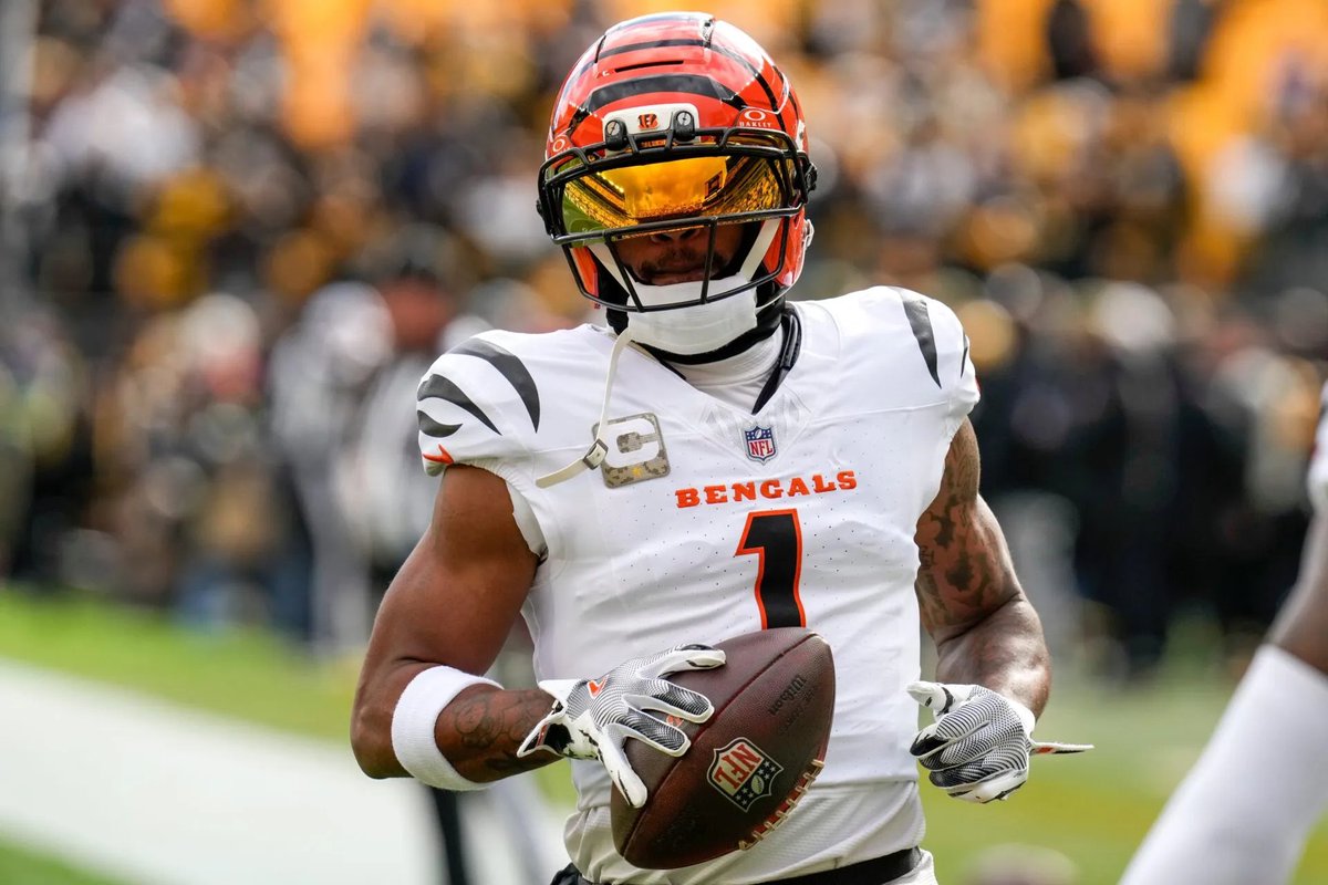BrknBallsCT's tweet photo. THE 60s CLUB 🪩 (+991)

6 studs. 60 yards each.

Jonathan Taylor 60+ Rush Yards
Saquon Barkley 60+ Rush Yards
Omarion Hampton 60+ Rush Yards
Ja'Marr Chase 60+ Rec Yards
Garrett Wilson 60+ Rec Yards
Justin Jefferson 60+ Rec Yards

Greatest club in football has reopened its doors. https://t.co/WGEEcViaTu