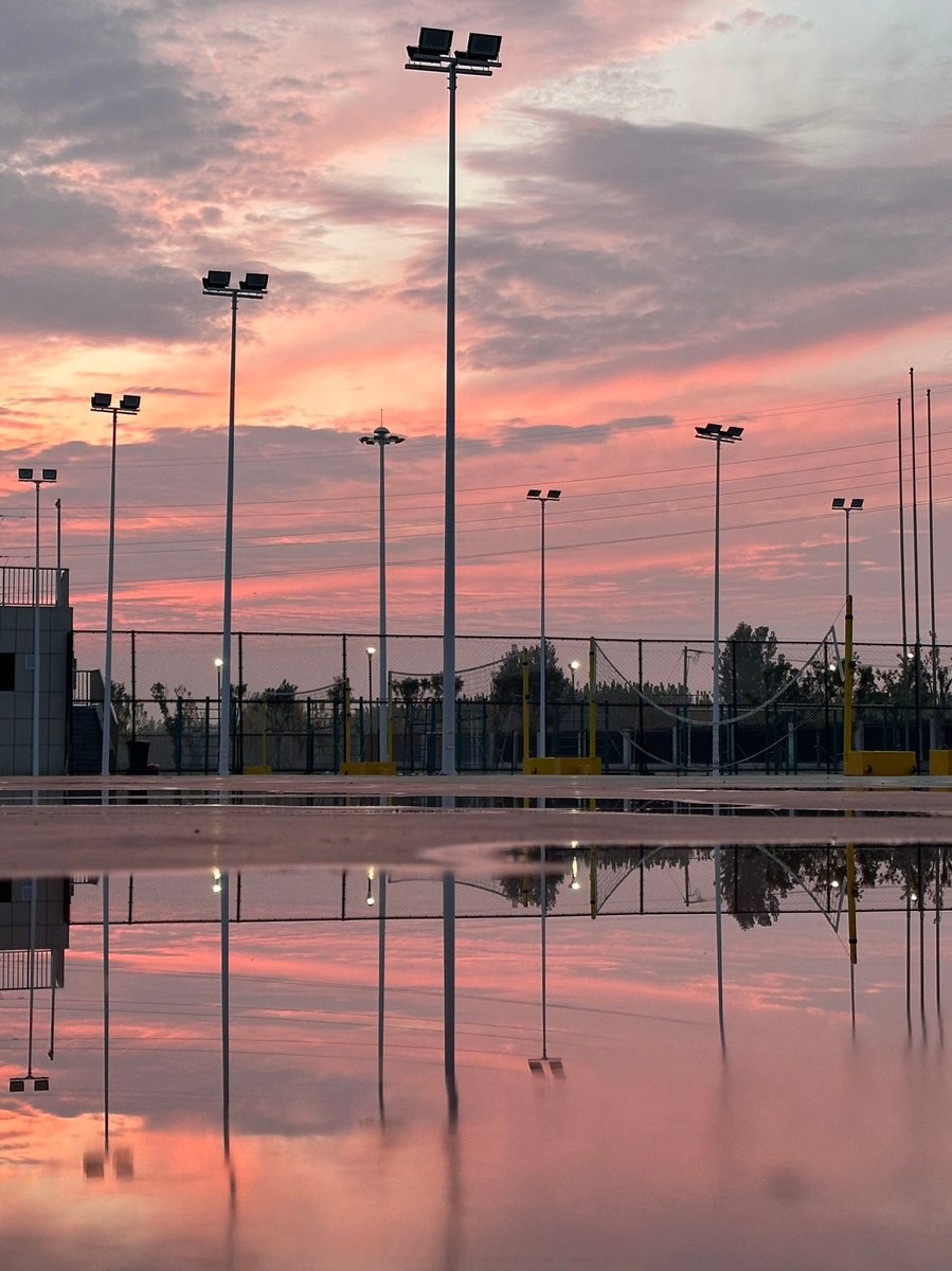 CerenCetinwswb's tweet photo. Our campus photography club is hosting a free sunset shooting workshop this Saturday at the lakeside lawn! Beginners are totally welcome—we’ll share basic camera tips u0026 group shoot together. RSVP via link in bio to grab a spot! https://t.co/WwNyjiWiBa