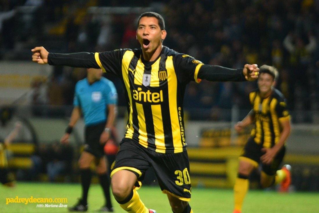 vartan__tc's tweet photo. ¿En qué andará este goleador de época (no lo estoy pidiendo)?

Si habremos gritado goles de este obrerazo. Bastardeado por la dirigencia y estrellato absoluto en el año calendario de invierno-invierno 2017-2018. 

Algunos goles importantes: Juventud, Defensor y Liverpool 2017. https://t.co/HR7JUVVuSX