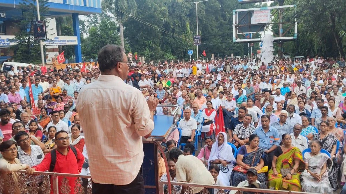 cpimspeak's tweet photo. CPI(M) Paschim Bardhaman District Committee held a massive public meeting at Durgapur City Centre today on the theme, “Protect Durgapur – Towards a Progressive and Harmonious Durgapur.” Central Committee member Meenakshi Mukherjee and State Committee members Gouranga Chatterjee and Shatarup Ghosh addressed the gathering. Durgapur residents thronged to the meeting despite threats and intimidation by the Vishwa Hindu Parishad and allied Hindutva organisations.