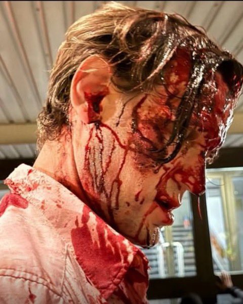 thinkmattsmith's tweet photo. matt smith behind the scenes of THE DEATH OF BUNNY MUNRO (2025) https://t.co/YWowE0T2ew