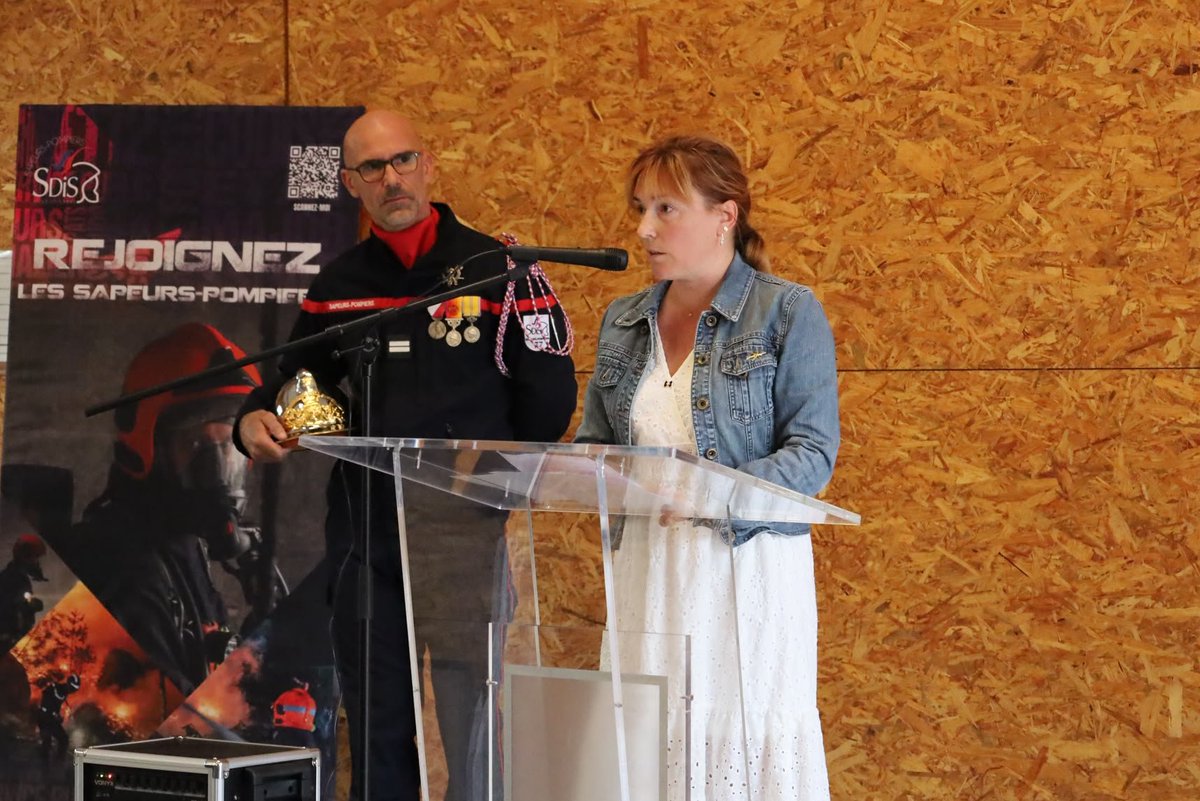 Sdis77's tweet photo. [PRISE DE COMMANDEMENT DU CIS BOIS-LE-ROI 🚒]

Le Lieutenant Florian Berteau a officiellement pris le commandement du Centre d’incendie et de secours de Bois-le-Roi, lors d’une cérémonie réunissant élus, autorités et sapeurs-pompiers.

Cette prise de commandement s’est déroulée en présence de Yannis Bouzar, Sous-préfet de Fontainebleau, Isoline Garreau, Présidente du Conseil d’administration du Sdis 77, Frédéric VALLETOUX, Député de la 2ème circonscription de Seine-et-Marne, Pascal GOUHOURY, président de la communauté d'agglomération du Pays de Fontainebleau, Jean-Philippe Guibert, Maire de Bois-le-Roi, et du Contrôleur Général Bruno Maestracci, Directeur départemental du Sdis 77.

Le CIS Bois-le-Roi compte aujourd’hui 6 sapeurs-pompiers professionnels et 46 sapeurs-pompiers volontaires. En 2025, les équipes ont réalisé 734 sorties de secours et le centre accueille également une section de jeunes sapeurs-pompiers, contribuant ainsi à transmettre les valeurs et les savoir-faire de la sécurité civile aux générations futures.

Le Sdis 77 adresse toutes ses félicitations au Lieutenant Florian Berteau et lui souhaite pleine réussite dans ses nouvelles fonctions.