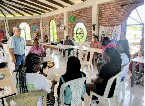 SuizaColombia's tweet photo. 3/3 Juntos, reafirmamos nuestro compromiso con la defensa de los DD.HH., la acción humanitaria y los procesos de paz y reconciliación desde un enfoque interétnico, pastoral y territorial 🕊️

#DefendamosLaVida  #PazYReconciliación https://t.co/zGkTIi0cC5