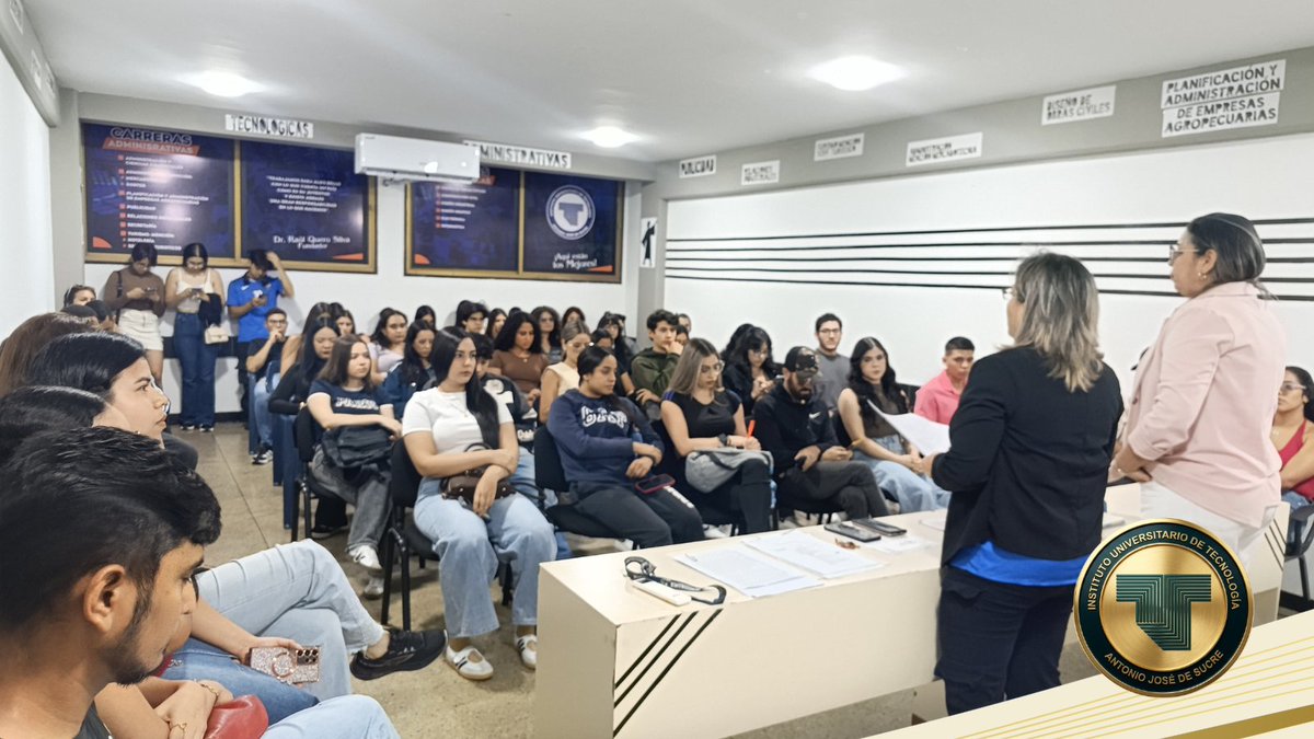 MeridaUts's tweet photo. La cuenta regresiva ya comenzó. 🎓✨ Sostuvimos la primera reunión con la nueva promoción de graduandos del @MeridaUts  afinando cada detalle para una jornada inolvidable. ¡Felicidades, futuros profesionales!  #ComunidadUTS #Graduación2026 https://t.co/VrMcogXNCn