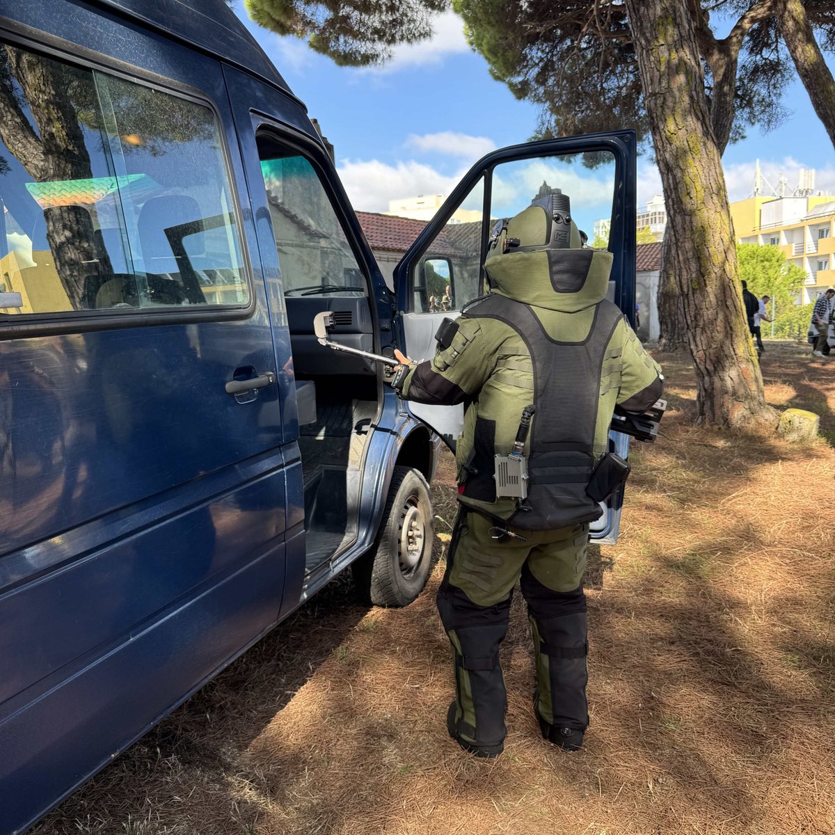 MedEngComms's tweet photo. Showing capability.  Med-Eng gave Bomb Techs at @IABTI Region VII training this week a chance to try the BombTec Hook And Line kits and the TC 1080 Telescopic Camera during Range Day.  Special thanks to the organizers and colleagues from @ICORTechnology.  Stay safe!  #EOD #NATO https://t.co/axqWISsC52