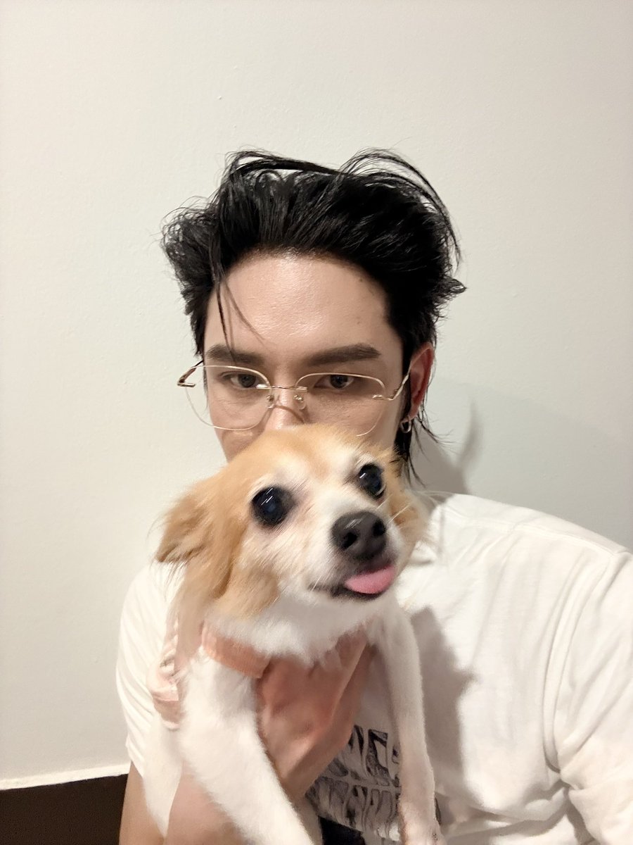 Dinodonut9's tweet photo. ขอบคุณทุกคนที่มาหากันวันนี้นะครับ เดินทางปลอดภัยกันน้าา ชื่นใจมากกกกกก ยิ้มแก้มปริ จนตึงไปยันหนังหัว 😂😂😂🤍🤍🤍🤍

#อย่าขอพี่เจนFINALEP 
#Dinodonut🦖🍩 https://t.co/PIcfjlA4Wk