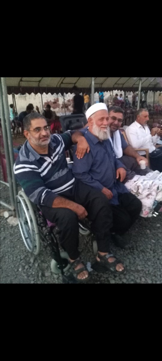 Fikretbayram_'s tweet photo. Zindandayız; Seyda anlatıyor (Allah rahmet etsin):
Bize dediler ki:
"Evinizde oturun İslam, Kur’an’dan bahs etmeyin sizi öldürür veya sürerler."
Hicret ettik, işkence gördük ve zindana düştük ama doğru bildiğimizden şaşmadık ve hayattayız. Oysa bizi uyaranların çoğu ölüp gitti. https://t.co/gFVjWhb2tQ