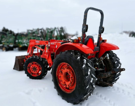 southpointequip's tweet photo. 🚜 2017 Kubota M7060 - $38,900!

A solid, ready-to-work tractor with a fresh service, 12-speed transmission, rear wheel weights and 1 rear remote.

⏱️ 4,484 hours | Diesel | FWA | ROPS
📍 Wyoming https://t.co/sfRrMGTAir