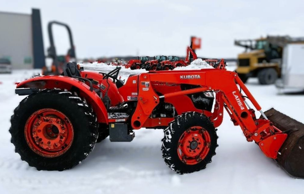 southpointequip's tweet photo. 🚜 2017 Kubota M7060 - $38,900!

A solid, ready-to-work tractor with a fresh service, 12-speed transmission, rear wheel weights and 1 rear remote.

⏱️ 4,484 hours | Diesel | FWA | ROPS
📍 Wyoming https://t.co/sfRrMGTAir