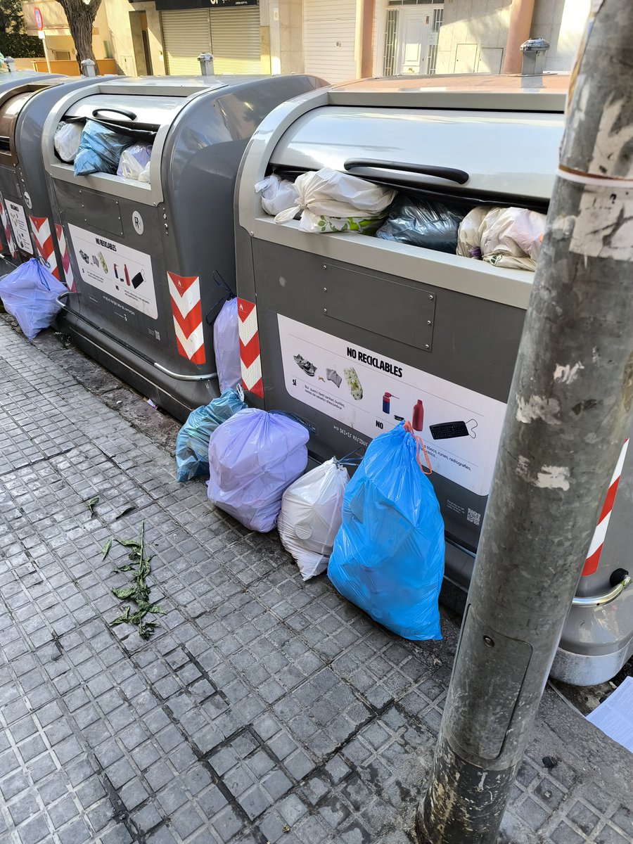 xavier_amill's tweet photo. i que no diguin que és un tema puntual.. així estava avui mateix c. /Nord amb c./ Salvador Barone .
Una vergonya @viladecanstweet https://t.co/NV0vw1ZI08