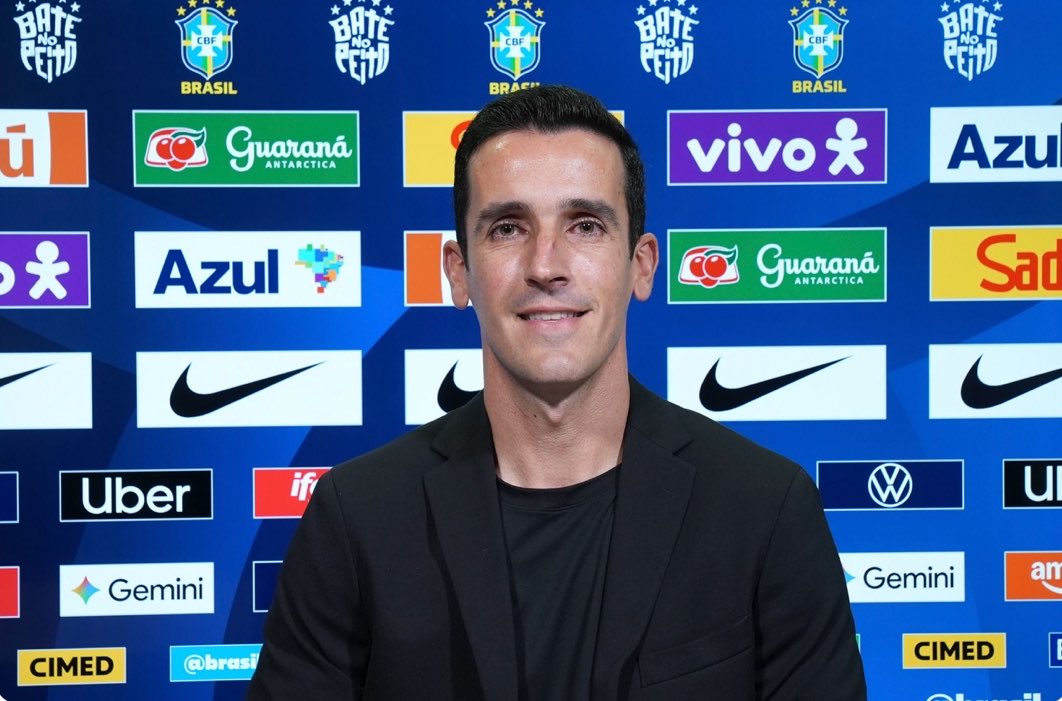 zegustavo97's tweet photo. Atenção! O técnico Paulo Victor Gomes convocou a Seleção Brasileira sub-20 para os três amistosos na Espanha:

GOLEIROS
João Pedro — Santos
Kauan — Palmeiras
Léo Nannetti — Flamengo

DEFENSORES
Bruno André — Vasco da Gama
Felisberto — São Paulo
João Ananias — Santos
João Victor — Flamengo
Pascini — Atlético-MG
Kauã Prates — Borussia Dortmund 
Pedro Gabriel — Grêmio
Ryan — Red Bull Bragantino
Vitão — Atlético-MG

MEIO-CAMPISTAS
Djhordney — São Paulo
Gabriel Carvalho — Shakhtar 
Huguinho — Botafogo
Isaque — Shakhtar 
Lucas Rodrigues — Goiás
Ramon Rique — Vasco 
Zé Lucas — Cruzeiro

ATACANTES
Bruninho — Shakhtar
Erick Belé — Palmeiras
Heittor — Palmeiras
Luca Meirelles — Shakhtar
Ruan Pablo — Bahia
Tetê — São Paulo
Yuri Leles — FC Liefering