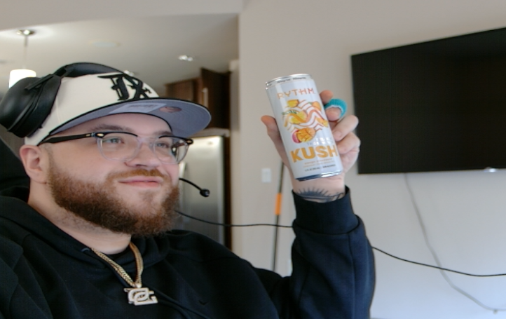 BoZe's tweet photo. Chill little stream 🤙

TWITCH: MBoZe @FindYourRYTHM #RYTHMDrinks #ad https://t.co/THMiJl0Lee