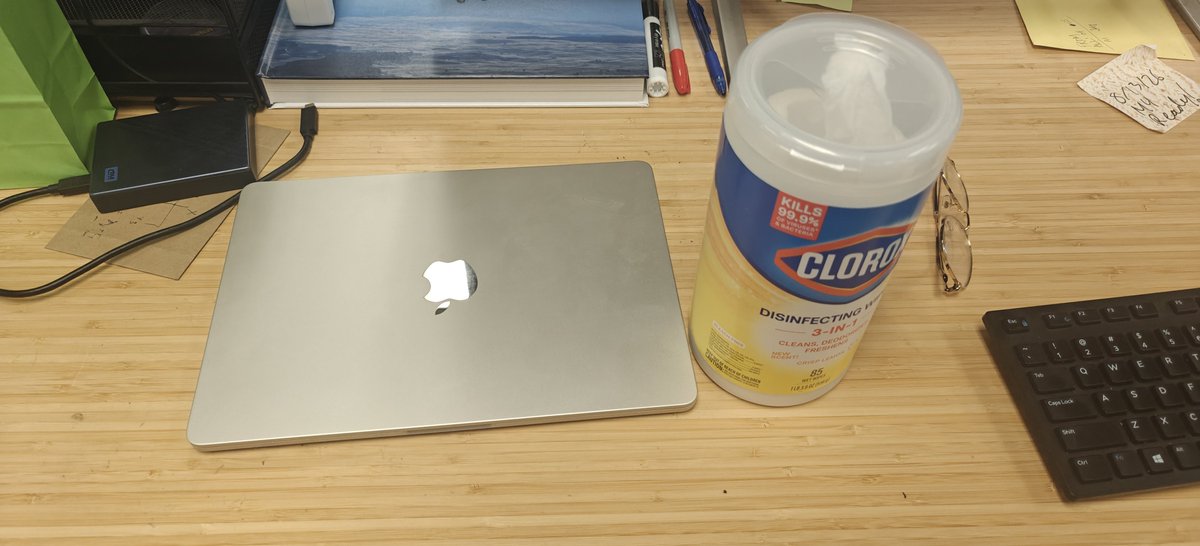 Dheepuck's tweet photo. Anyone clean a Mac with Clorox? I always do it, hence...
#chindi #disinfectant https://t.co/pZ6EAlzXuh