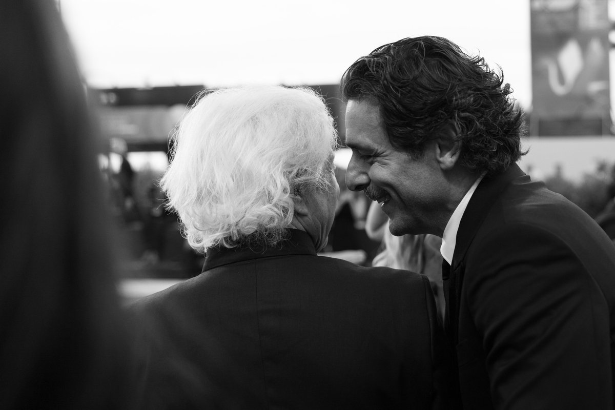 la_Biennale's tweet photo. #BiennaleCinema2026 #Venezia83 #RitornoABuenosAires ma anche ritorno sul Red Carpet per #AdrianoGiannini, protagonista del film di #MarcoBechis. Una storia in cui coraggio, memoria e trauma ci riportano dentro quel #GarageOlimpo che già 27 anni fa ci aveva messo i brividi e che ancora oggi portiamo dentro come un graffio sul cuore.
