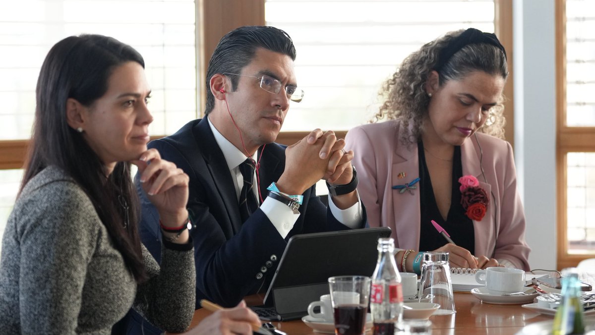 AccionNacional's tweet photo. ¡La defensa de México también se escucha en Europa! 🇲🇽🤝🏼🇪🇺

Compartimos nuestra visión sobre los desafíos que enfrenta el país y fortalecemos la cooperación con quienes defienden la democracia, la libertad y el Estado de derecho.

En Acción Nacional seguimos sumando aliados e ideas para construir el México que merecemos. 💪🏼

#DefendamosMéxico #PatriaFamiliaYLibertad