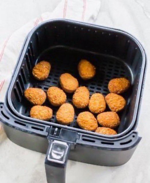 niggabutt215's tweet photo. 🚨| BREAKING: Bradygoo took his nuggets out of the air fryer, but they were not done yet. Bradygoo will give them 2 more minutes to crisp. https://t.co/EUgiWW5Ka2