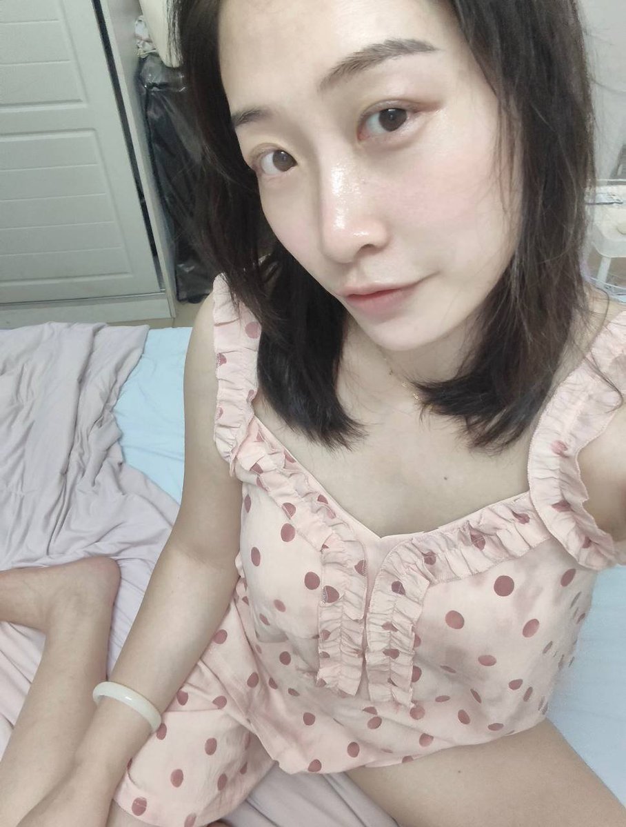 lisa46by0's tweet photo. 30+的女人正值如狼似虎、知性成熟的年纪，所以你们说，我这样大胆追求自己想要的生活，有错吗？ https://t.co/tgCUuWMNLP