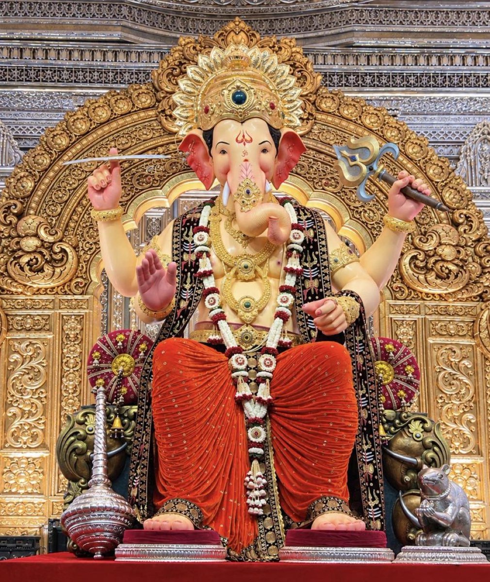 SureshChavhanke's tweet photo. लालबाग के राजा के प्रथम दर्शन https://t.co/yUjGVTqSr7
