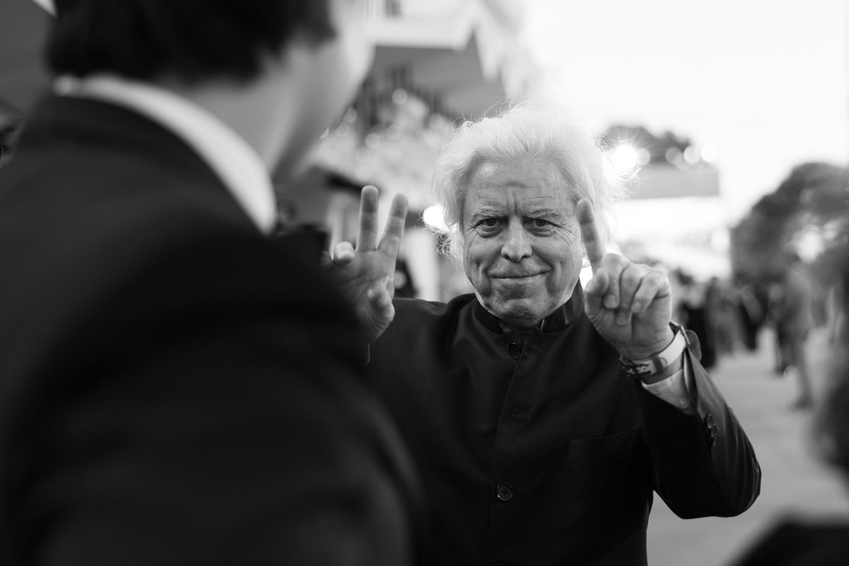 la_Biennale's tweet photo. #BiennaleCinema2026 #Venezia83 #RitornoABuenosAires ma anche ritorno sul Red Carpet per #AdrianoGiannini, protagonista del film di #MarcoBechis. Una storia in cui coraggio, memoria e trauma ci riportano dentro quel #GarageOlimpo che già 27 anni fa ci aveva messo i brividi e che ancora oggi portiamo dentro come un graffio sul cuore.