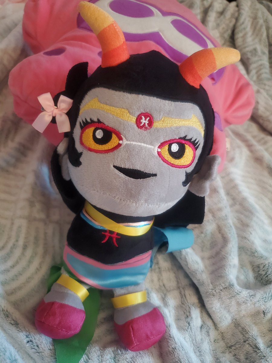 fefroxies's tweet photo. She went for a swim and put on a cute bow! https://t.co/jiS6HAJBd3