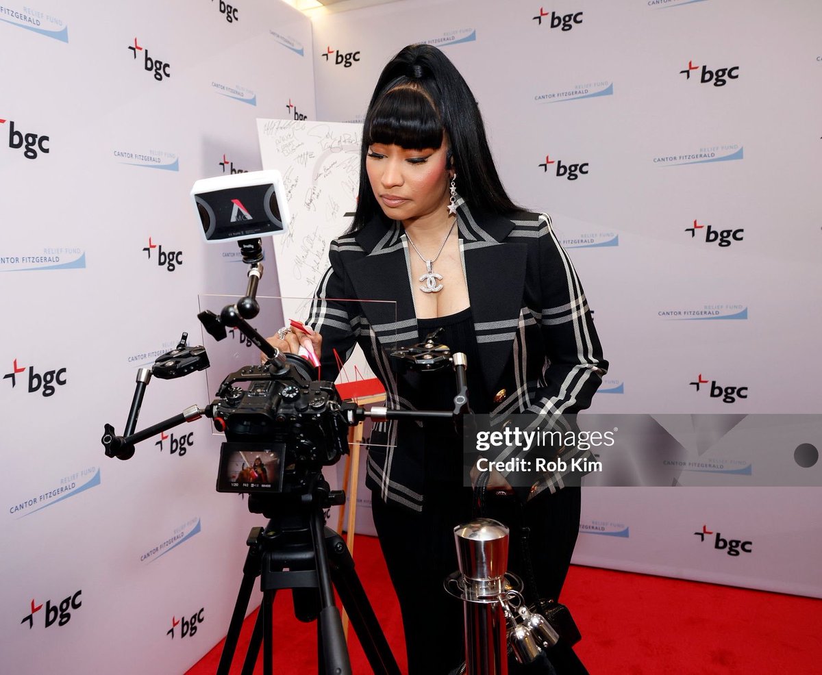 nickimymotherrr's tweet photo. Nicki Minaj TODAY 😍 https://t.co/HBNFjeOvfR