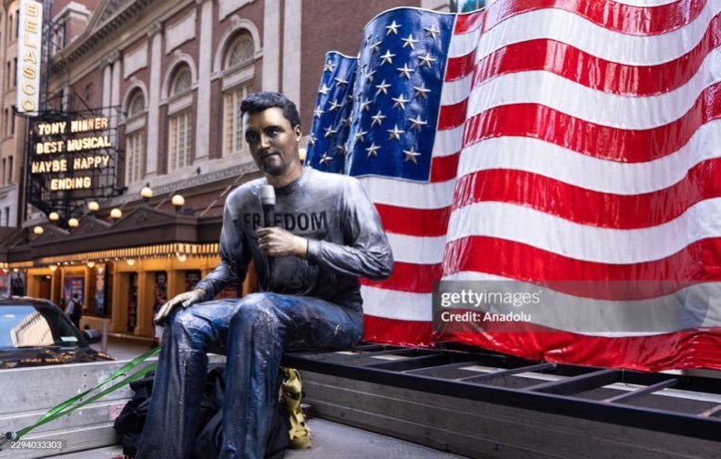 StephenMil48's tweet photo. 🚨 IN CASE YOU MISSED IT: A statue of Charlie Kirk was unveiled in Times Square today at 2:23 PM, the exact time Kirk was murdered on this day last year.

This statue is a masterpiece!! 

Charlie Kirk’s legacy will live on forever. ❤️🇺🇸 https://t.co/eaEbzMvppA